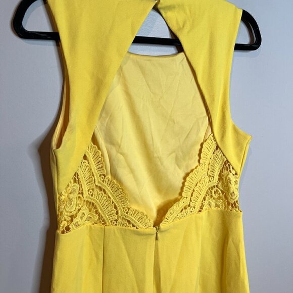 Lulu's yellow lacy open back dress - Picture 4 of 7